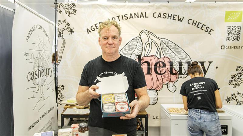Käse ohne Kuh - auf der Suche nach veganem Genuss Casheury bietet Käse in verschiedensten Sorten an.