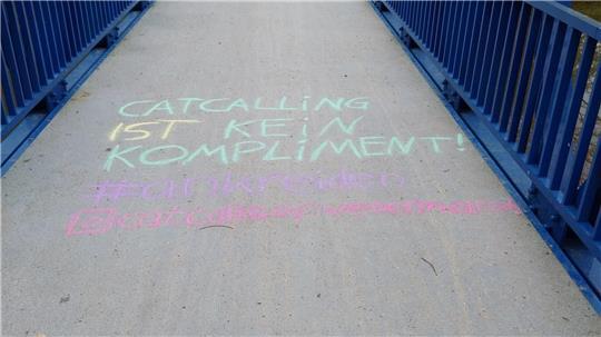 Catcalling ist kein Kompliment. Es klingt so banal: ein Spruch, ein hinterher Pfeifen bei der Joggingrunde. Wann beginnt die Belästigung?