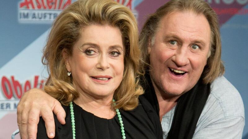 Catherine Deneuve wird 80 Catherine Deneuve (l) und Gerard Depardieu 2012 in Berlin.