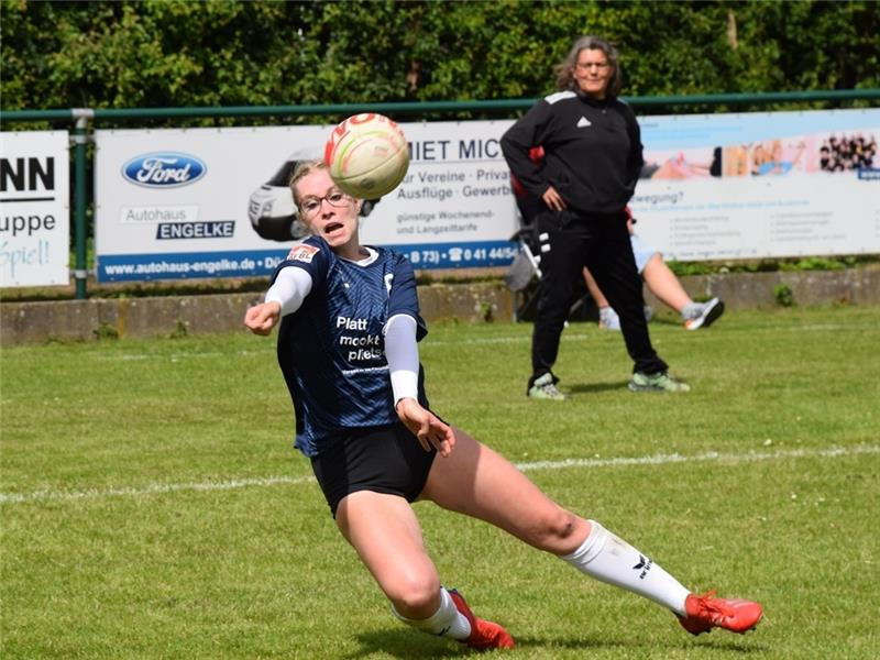 Faustball: Essel ist Team der Stunde - Auch Ruschwedel ist erfolgreich Cathleen Behrens steht mit dem TSV Essel an der Spitze. Foto: Bartsch