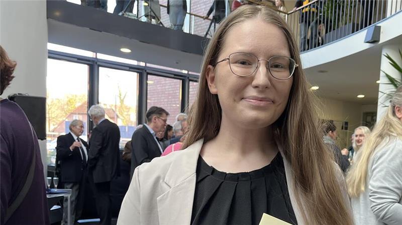 Bürgermeisterin fordert mehr Optimismus und mehr Engagement Celina Wolter (25) aus Buxtehude ist von der Organisation Arbeiterkind.