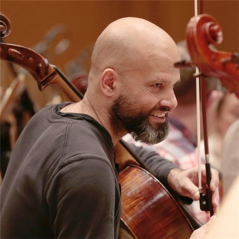Cellist Oliver Mascarenhas . Foto: Micha Neugebauer