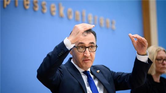 Cem Özdemir ist Bundesminister für Ernährung und Landwirtschaft. Hier bei der Vorstellung des Ernährungsreports 2023 in Berlin.