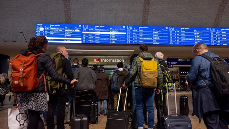 Chaos bei der Bahn ist für viele Fahrgäste schon reine Gewohnheit. (Archivbild)