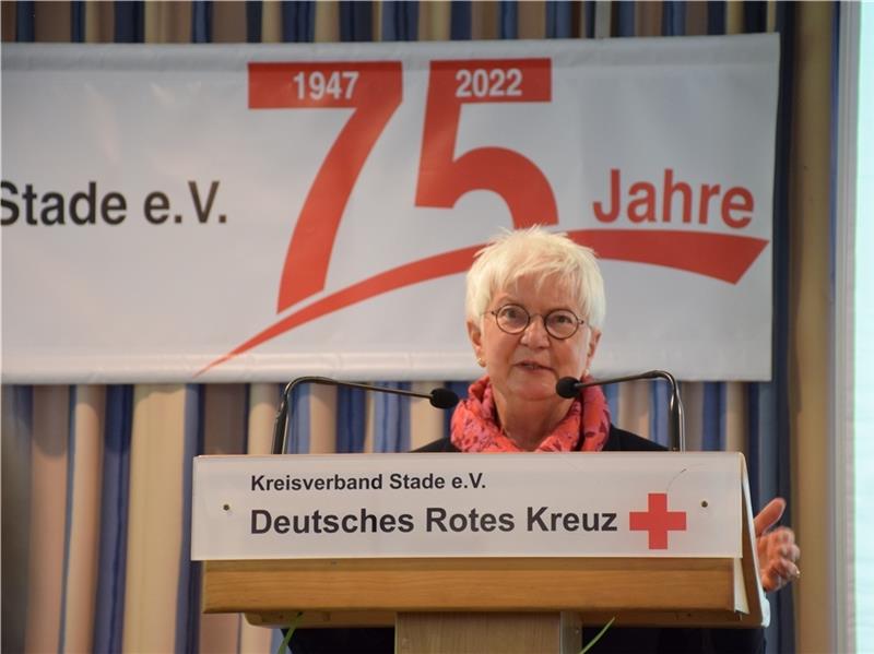 Gerda Hasselfeldt: DRK-Präsidentin lobt Stader Kreisverband Charmant und politisch: Gerda Hasselfeldt, Präsidentin des Deutschen Roten Kreuzes, hielt die Festrede zum 75-jährigen Bestehen des DRK-Kreisverbands in Stade. Foto: Strüning