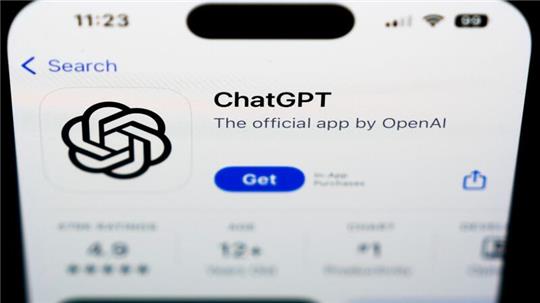 ChatGPT-App auf einem Smartphone. Die Software kann jetzt mit den Benutzern sprachlich interagieren.