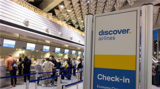 Check-In der Lufthansa-Tochter Discover Airlines am Frankfurter Flughafen.