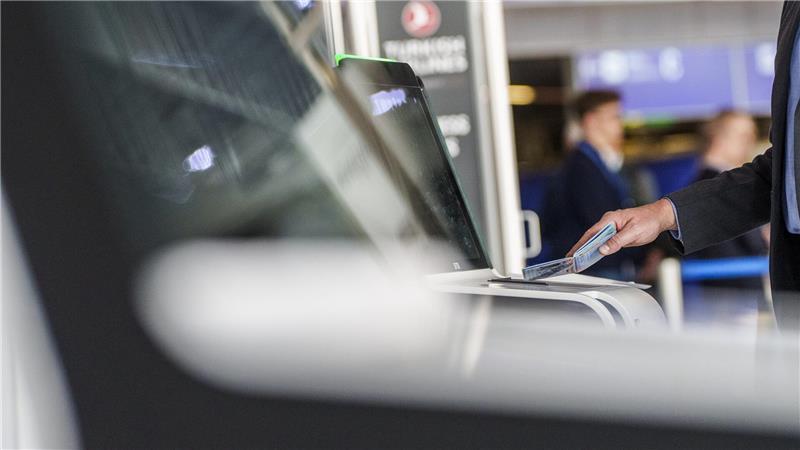 Check-in-Automat am Frankfurter Flughafen: Solche Angebote zum Einchecken ohne Personenkontakt nehmen zu.