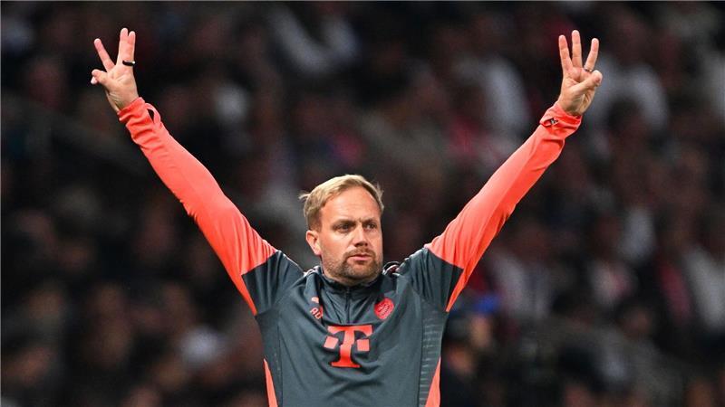 Bayerns Kabinenschwur nach dem „Wow“-Wahnsinn von Paris Chef für einen Abend: Kompany-Assistent Aaron Danks in Aktion.