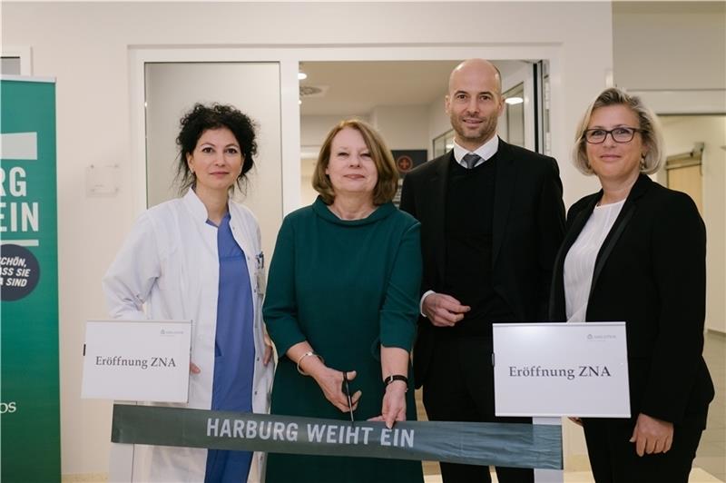 Chefärztin Dr. Sara Sheikhzadeh (v. l.), Gesundheitssenatorin Cornelia Prüfer-Storcks, Joachim Gemmel, Sprecher der Geschäftsführung der Asklepios Kliniken Hamburg GmbH, und Caroline Roos (stellv. Vorstandsvorsitzende der KVH).