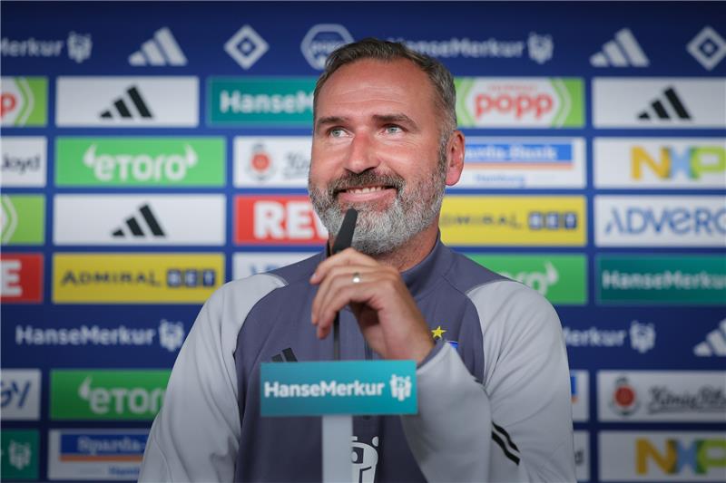 HSV-Analyse nach verschenktem Sieg gegen KSC Cheftrainer Tim Walter spricht auf einer Pressekonferenz. Foto: Christian Charisius/dpa
