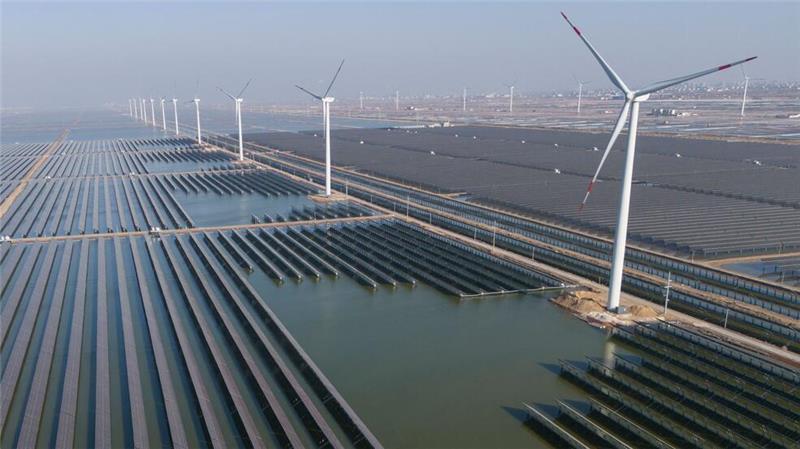 Bau-Krise und grüne Energie: Chinas CO2-Ausstoß stagniert China baute in den ersten neun Monaten 2024 etwas mehr Solarleistung zu als Deutschland, Italien, Spanien und Frankreich insgesamt besitzen. (Archivbild)