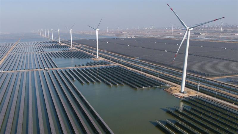 Bericht: Engpässe in Stromnetz bremsen Chinas grüne Energie China setzt den Ausbau von Wind- und Sonnenenergie fort. (Symbolbild)