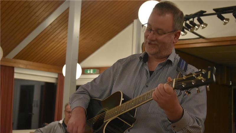 Chorleiter Sascha Kramer.