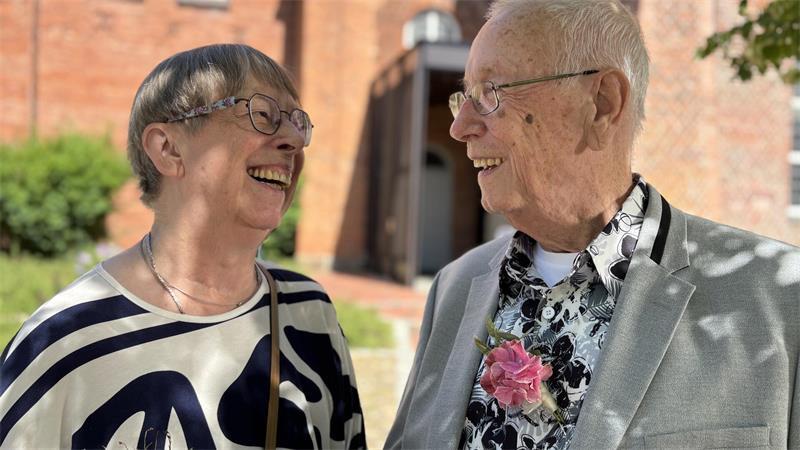 Christel und Horst Sauter haben sich am Freitag in Horneburg kirchlich trauen lassen.