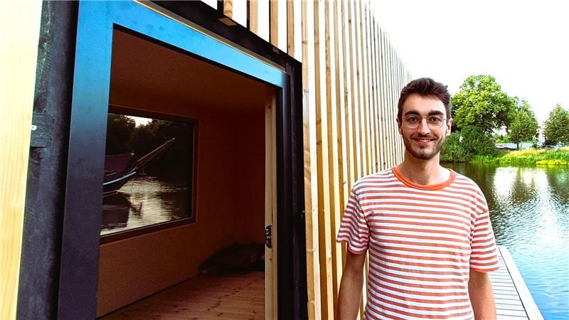 Wie war es in Stade? Die Lange Nacht im großen TAGEBLATT-Check Christian Duwe stellt seine schwimmende Ahoi Sauna vor.
