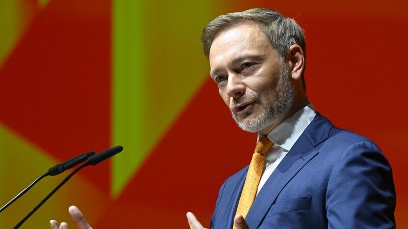 Lindner: Haushaltsberatungen „noch nicht in der Landezone“ Christian Lindner (FDP) verhandelt immer wieder mit Kanzler Olaf Scholz (SPD) und Wirtschaftsminister Robert Habeck (Grüne) über den Etat.