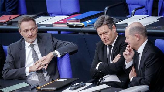 Christian Lindner, Robert Habeck und Olaf Scholz im Bundestag.