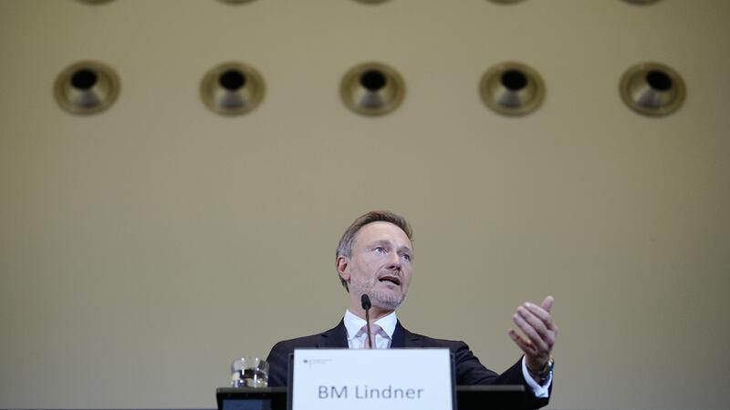 Steuereinnahmen 2024 minimal höher als gedacht Christian Lindner: „Es ergeben sich keine neuen Verteilungsspielräume.“