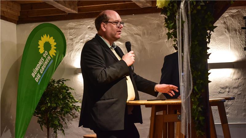 Christian Meyer - hier bei einem Bürgergespräch in der Windmühle Anna-Maria in Mulsum - nahm sich Zeit für die Bremervörder.