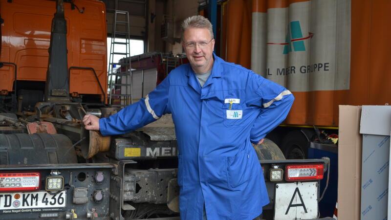 Christian Otto leitet die Lkw-Werkstatt, eine Abteilung der Karl Meyer Umweltdienste GmbH.