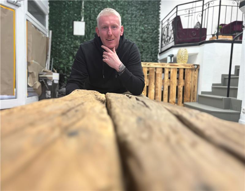 Vier neue Geschäfte eröffnen in der Stader City - und eins schließt Christian Puschmann wird im April sein Geschäft für Unikate aus Holz in der Birnbaumpassage eröffnen.