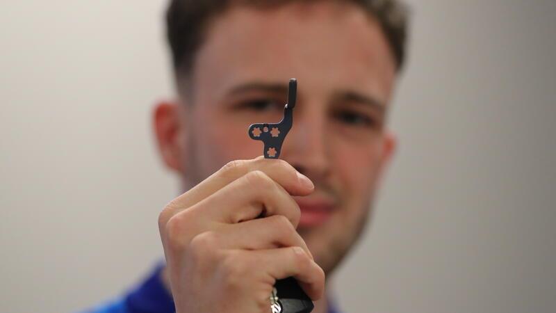 D/A-Kicker verpasst 70 Pflichtspiele – Christian Rusch erlebt schmerzhafte Jahre Christian Rusch trägt die Hakenplatte als Schlüsselanhänger.
