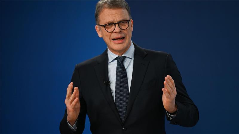 Deutsche Bank: Rekordgewinn und Aufklärung nach Razzia Christian Sewing führt Deutschlands größtes Geldhaus seit April 2018.