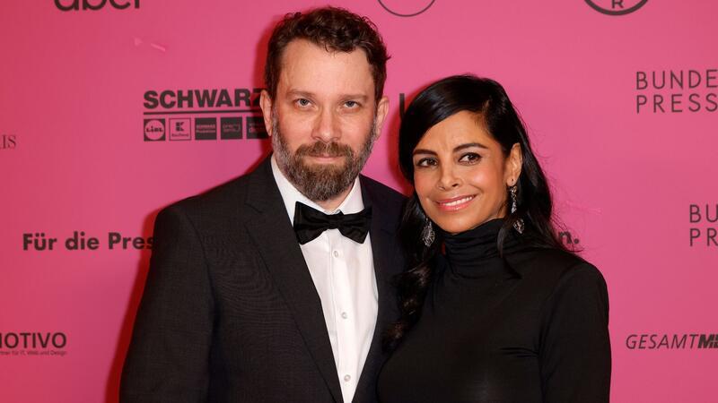 Bundespresseball: Geliehener Smoking und „No Cannabis“ Christian Ulmen und Collien Ulmen-Fernandes, die im Ballsaal die Eröffnungsrede hielt.