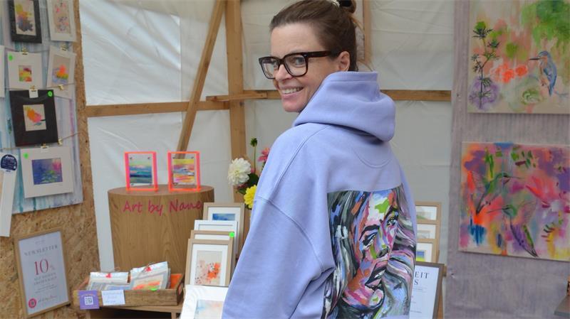 Christiane Bruns mit ihrem Stand "Art by Nane".