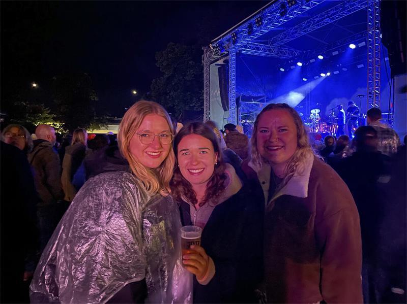 Christin Müller, Tabea Heins und Katrin Müller aus der Nähe von Zeven beim Juli-Auftritt.