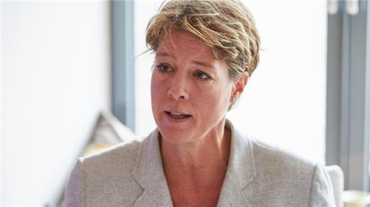 Christina Block, Unternehmerin, gibt in einem Restaurant an der Kleinen Alster am Jungfernstieg ein Pressegespräch.