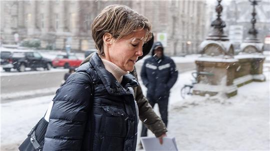 Christina Block auf dem Weg ins Gerichtsgebäude.