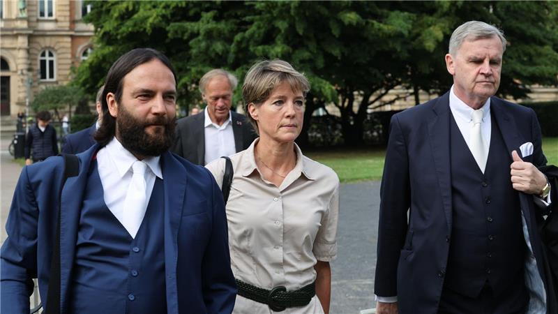 Christina Block kommt am zweiten Prozesstag mit ihren Verteidigern zum Landgericht.