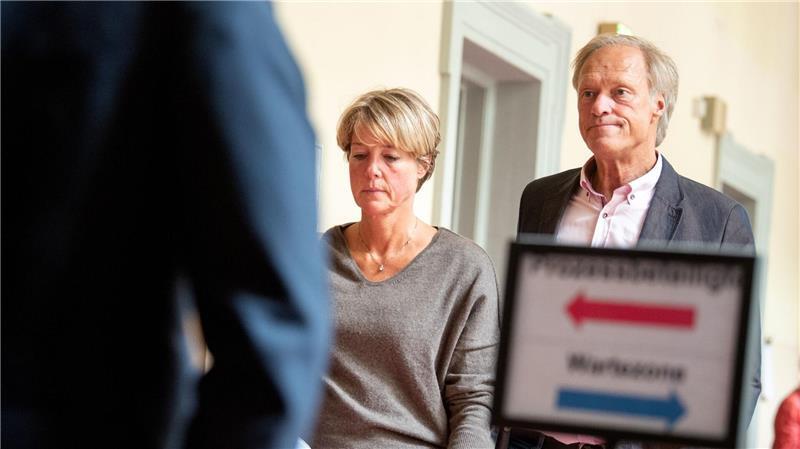 Mutmaßlicher Block-Kidnapper: „Die Kinder haben geweint“ Christina Block und ihr Lebensgefährte Gerhard Delling auf dem Gerichtsflur.