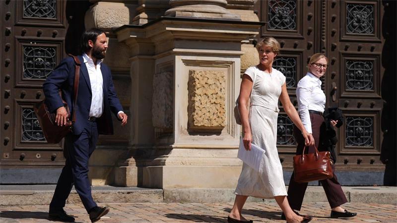 Block-Prozess: Pressemitteilung zu Gutachten sorgt für Ärger Christina Block verlässt mit ihren beiden Verteidigern Ingo Bott und Paula Wlodarek das Gerichtsgebäude.