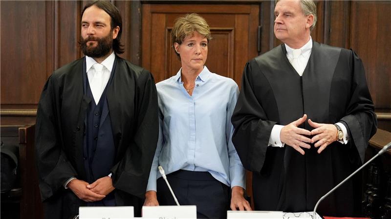 Promi-Prozess um Entführung der Block-Kinder Christina Block wird von zwei Anwälten vor Gericht vertreten.