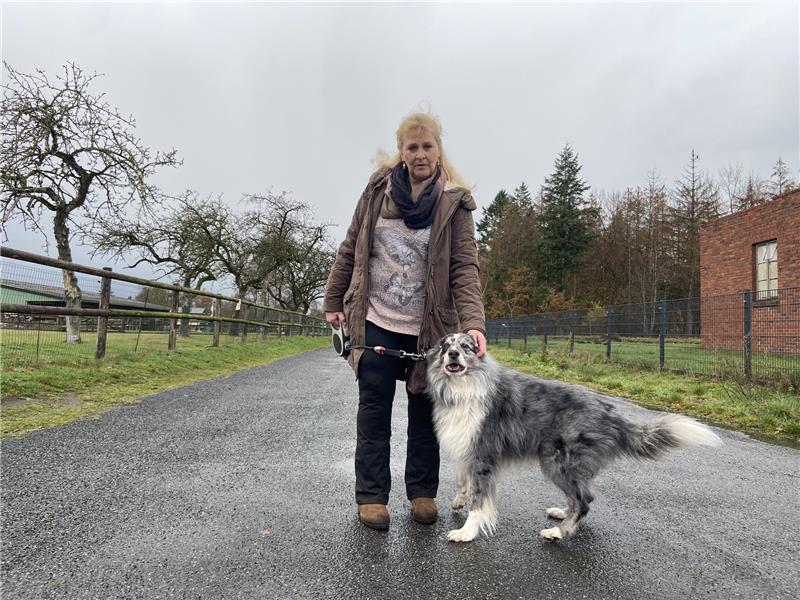 Christina Josten, Chefin der Rasselbande, und Collie-Mix Snoopy.