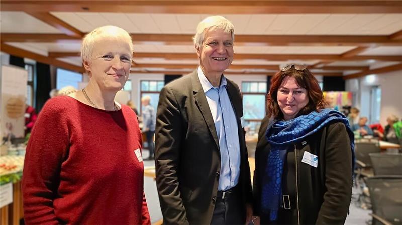 Gesundheitscampus: Leuchtturmprojekt für den Landkreis Stade Christine Becker (links), Dr. Stephan Brune und Professorin Dr. Barbara Zimmermann bei der finalen Veranstaltung des Projekts, dem Erlebnistag.