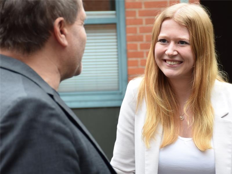 Christine Plath im Gespräch mit ihrem Chef, Marketing- Geschäftsführer Dr. Andreas Schäfer. Foto: Strüning