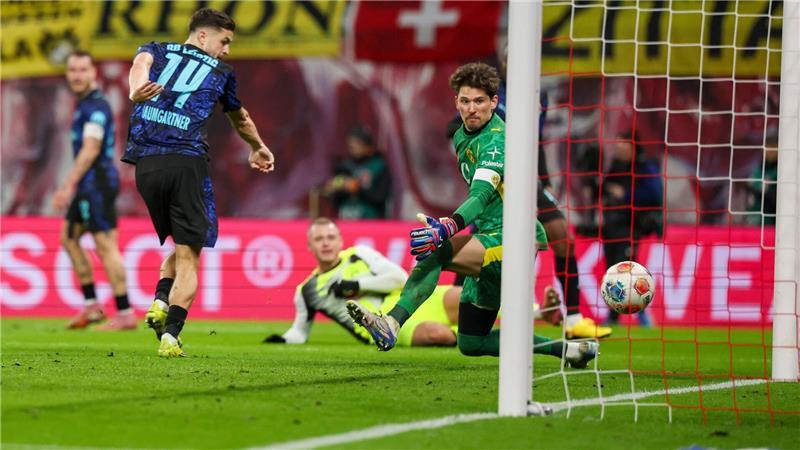 Christoph Baumgartner schiebt unbedrängt zum 1:0 ein.