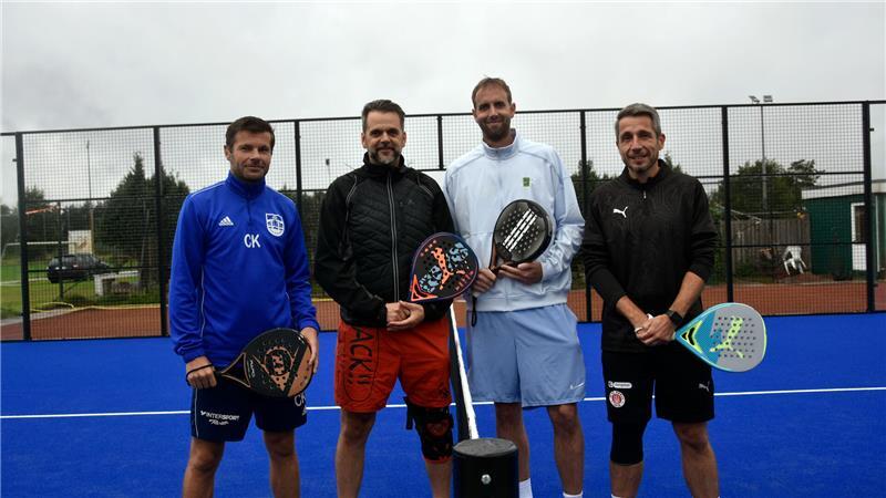 Trendsport: Erster Verein im Kreis Stade bietet Paddle-Tennis an Christoph Kramer, Andre Zolke, Markus Mischewski und Jan-Oliver Hetze (von links) probieren den neuen Padel-Platz aus.