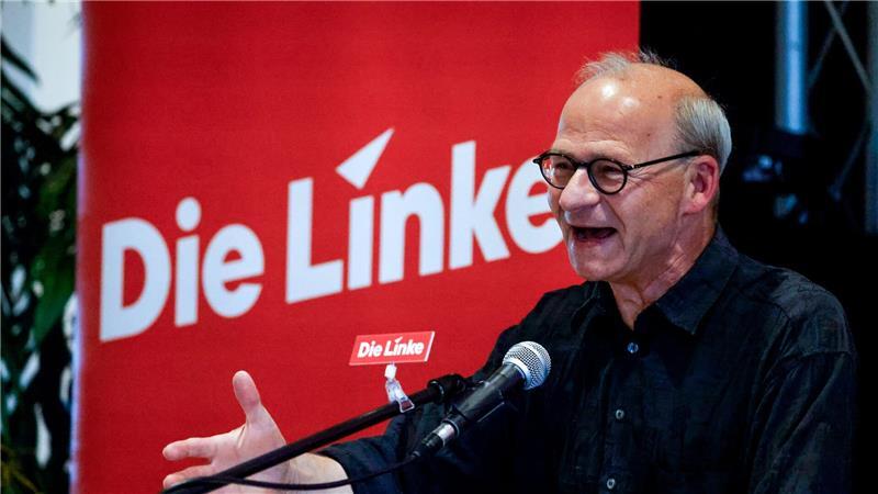 Bremens Linke zur Koalition: „Da muss mehr gehen“ Christoph Spehr begrüßt die Genossinnen und Genossen.