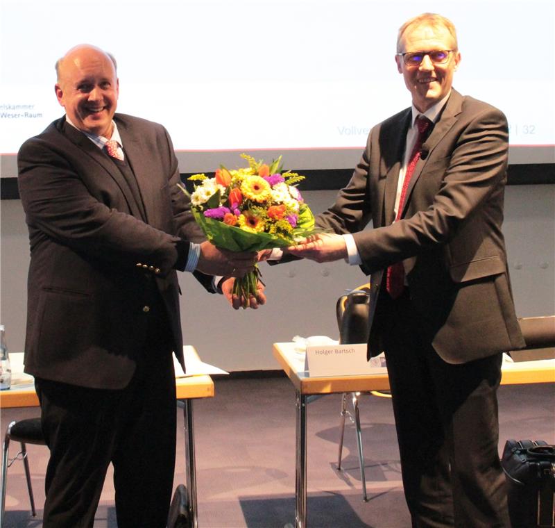 Neuer Hauptgeschäftsführer: Aus Australien zur IHK Stade Christoph von Speßhardt (links) und IHK-Präsident Matthias Kohlmann. Foto: IHK Stade