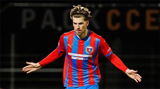 Christopher Schepp spielte überragend. Er leitete mit klugen Pässen Angriffe ein und schoss selbst einen Treffer.