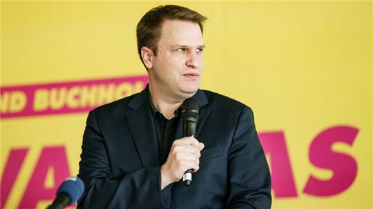 Christopher Vogt (FDP), Fraktionsvorsitzender seiner Partei im schleswig-holsteinischen Landtag, stellt das Wahlprogramm der FDP für die kommende Landtagswahl 2022 vor.