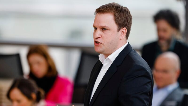 Christopher Vogt (FDP) spricht im Kieler Landtag.