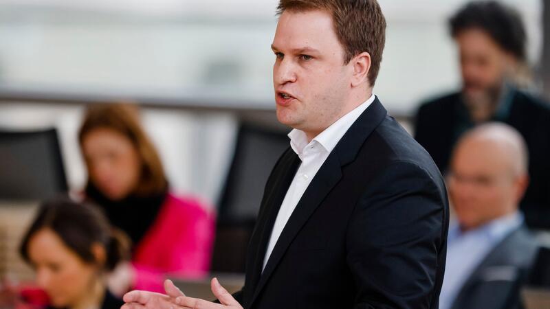 FDP: Günther muss für Klarheit bei Kita-Finanzierung sorgen Christopher Vogt (FDP) spricht im Kieler Landtag.