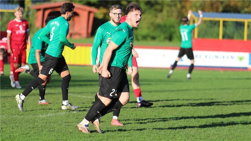 Irres Spitzenspiel in Wiepenkathen: 96 emotionale Kreisliga-Minuten Claas Berliner schreit in der 93. Minute seine Freude heraus. In der Nachspielzeit trifft der Bützflether zum 3:3-Endstand.