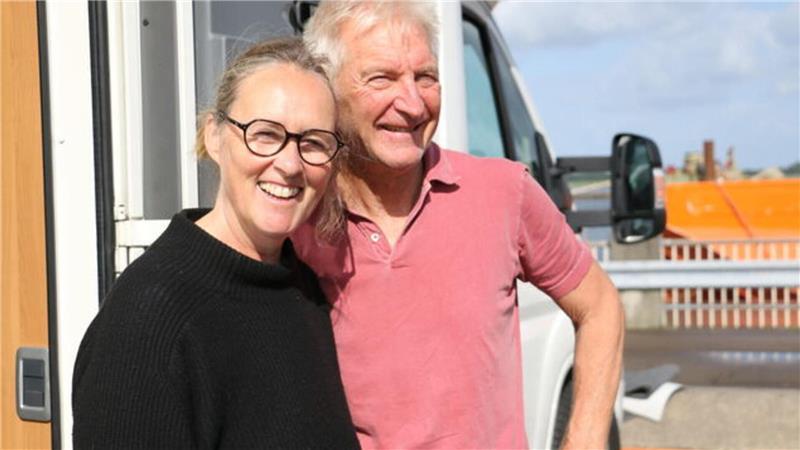 Claudia und Wolfgang Ammerer aus Freiburg haben eine Nacht auf der "Platte" verbracht und nennen den Platz "Gold wert".